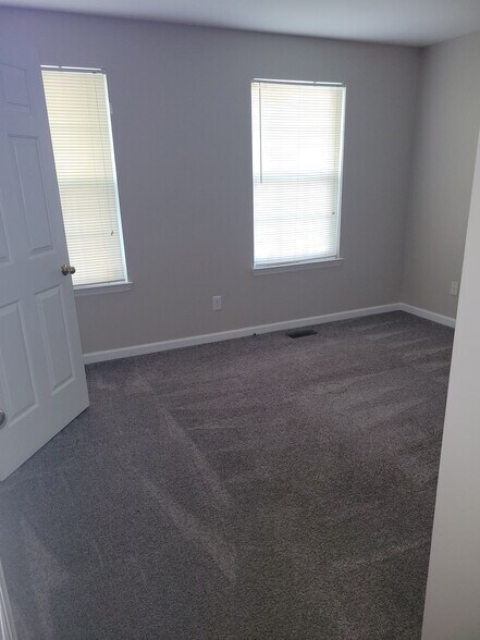 Building Photo - 604 Forest Park Ct
