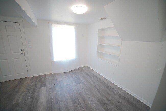 Building Photo - 1118 Louise Dr