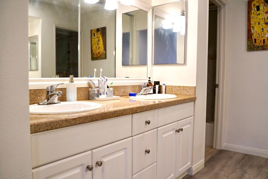 Building Photo - 21500 Burbank Blvd