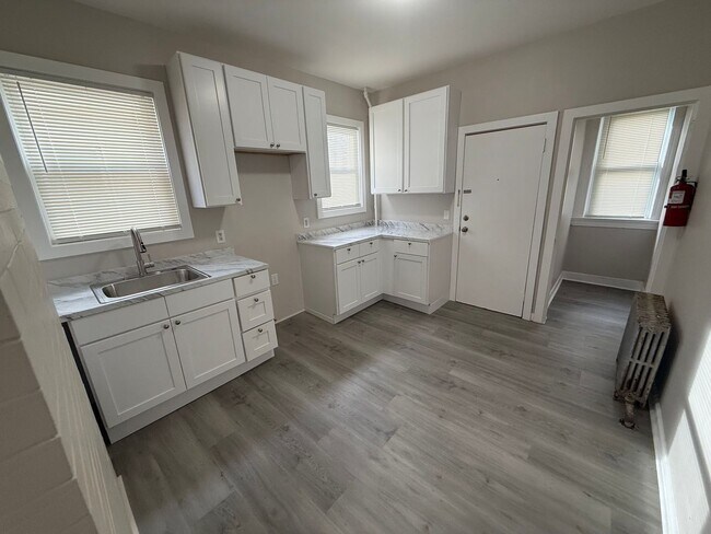 Building Photo - 203 Hollywood Ave