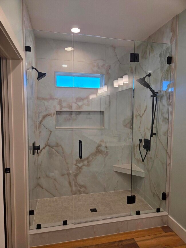 Building Photo - 1821 Lubbock Rd