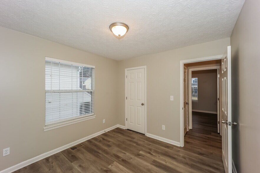 Building Photo - 1076 Hidden Brook Trail