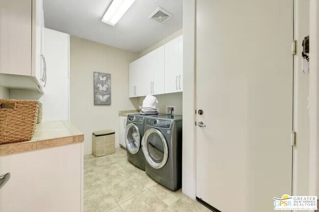 Building Photo - 79800 Vía Sin Cuidado