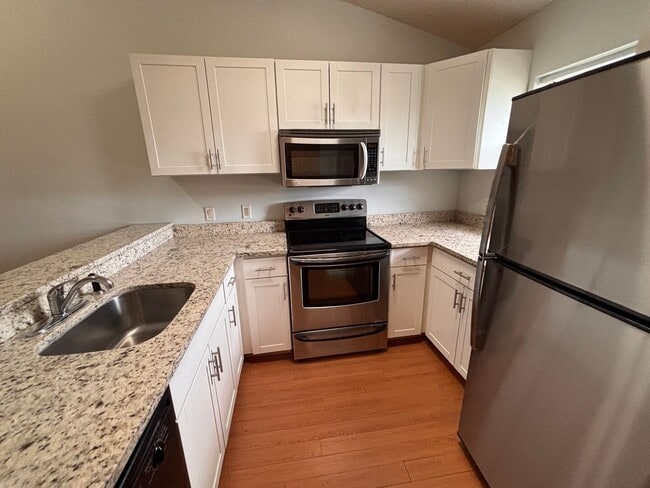 Building Photo - Waterfront Green Cove Springs 2BR with In-Unit Laundry, Central AC, and Pool! LIMITED-TIME MOVE-I...