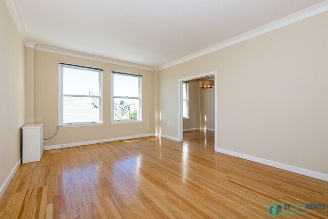 Building Photo - Russian Hill: Remodeled 3rd Floor Art Deco...
