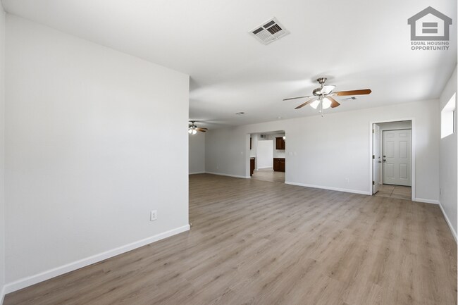 Building Photo - 4Bed/2Bath House at 35th Ave/Cactus! Ready for Immediate Move-In! -- NO HOA! FULLY REMODELED!
