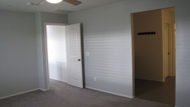 Building Photo - Beautiful Home For Rent NW Bakersfield AVAILABLE NOW!