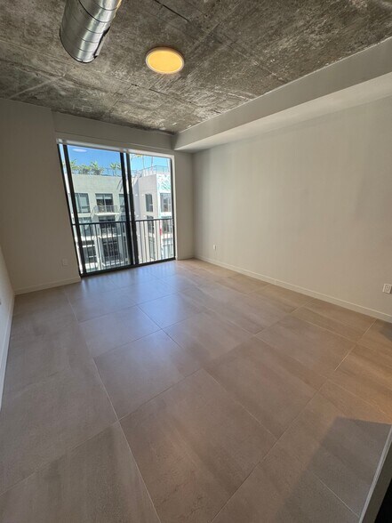 Building Photo - 160 NW 27th St