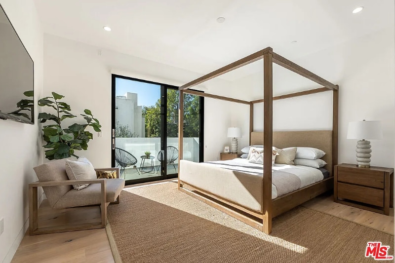 Building Photo - 1621 N Fairfax Ave