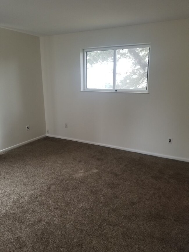 Building Photo - Spacious 2-Bedroom Apartment in Tinicum To...