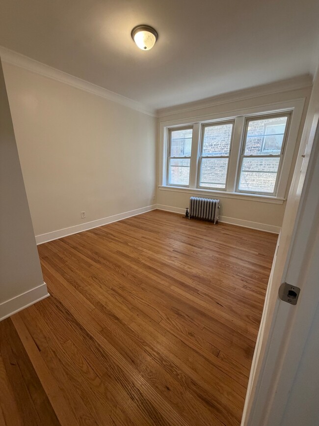 Building Photo - 4154 N Mozart St