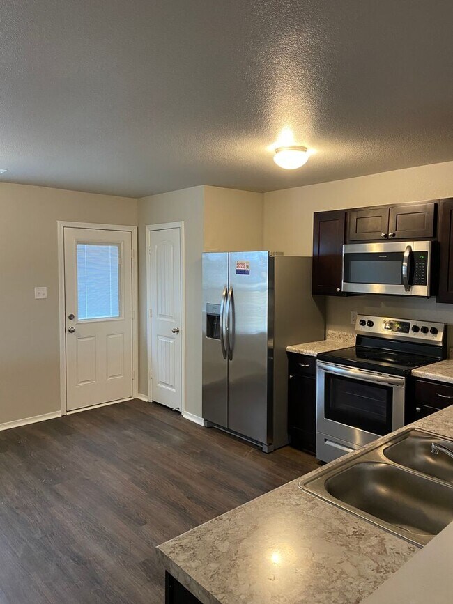 Building Photo - 3829 Travers Ln