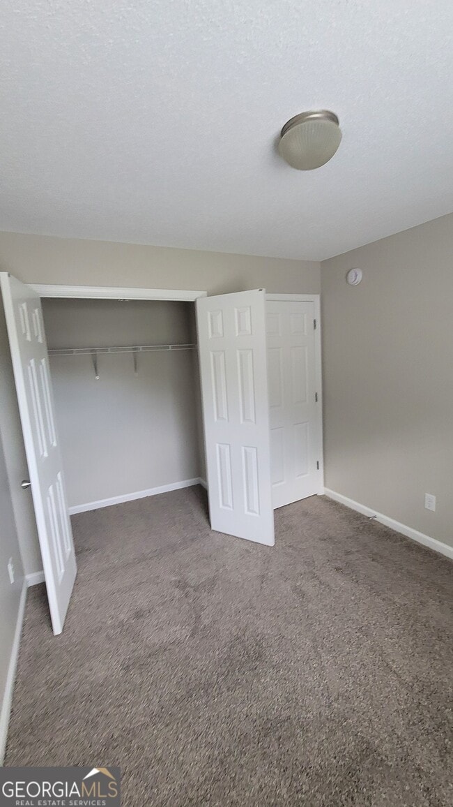 Building Photo - 4875 W Park Cir