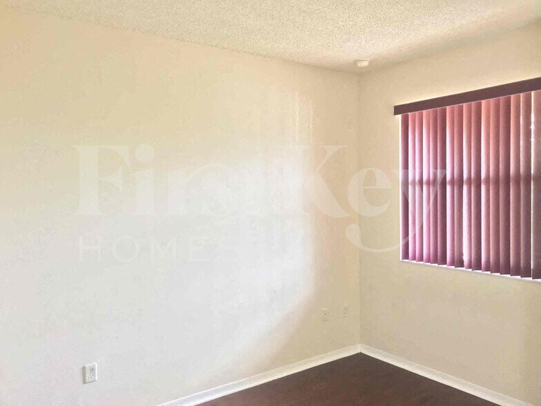 Building Photo - 2281 NE 42nd Cir