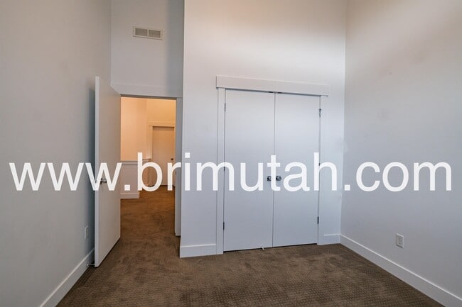 Building Photo - 9196 S Holiday Bowl Ct