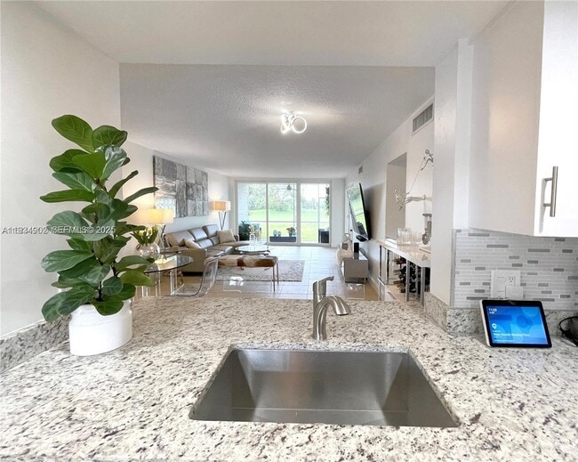 Building Photo - 2671 S Course Dr