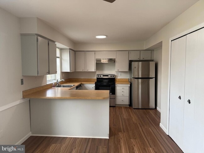 Building Photo - 1 Crotona Ct