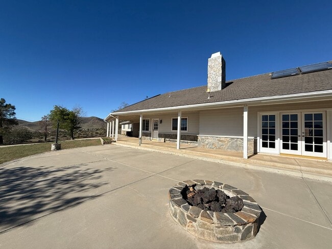 Building Photo - Acton 4 bedroom on Dirt Road