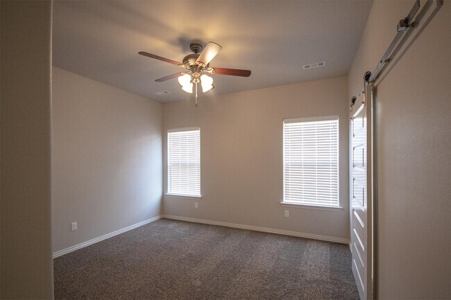 Building Photo - 635 N Keats Dr