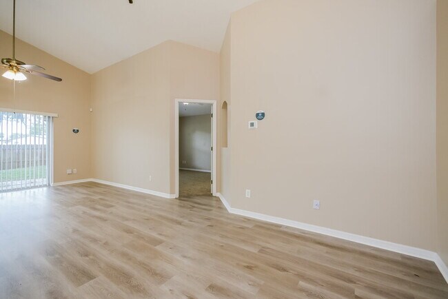 Building Photo - 2155 Colonial Woods Blvd
