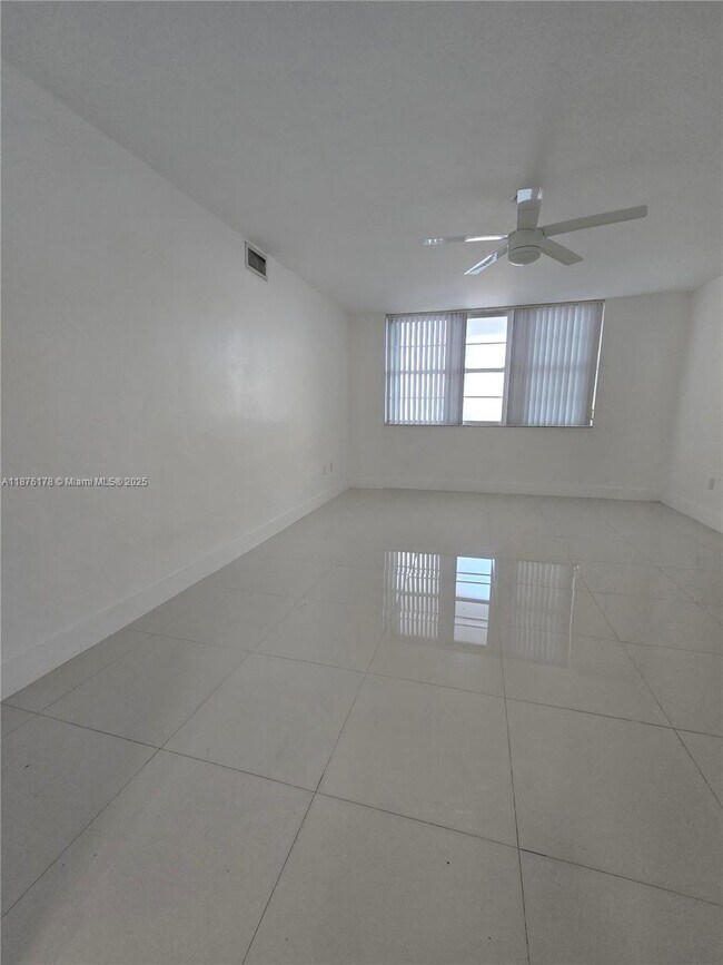 Building Photo - 5825 Collins Ave