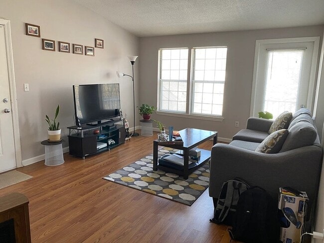 Primary Photo - 5 Thoreau Ct