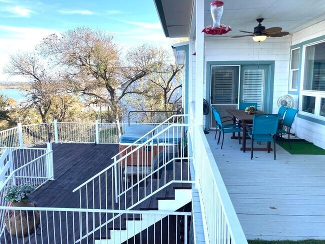 Building Photo - 215 Mountain Top