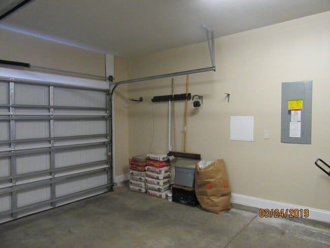 Building Photo - 104 Belclare Way