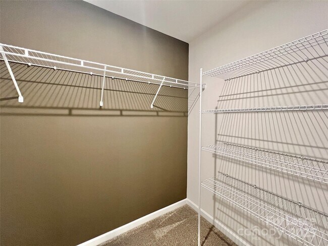 Building Photo - 15906 Parkside crossing Dr