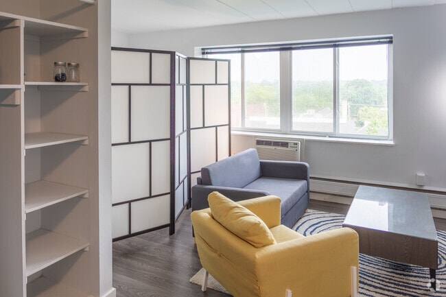 Studio, 1BA - 425 SF - The Bradford