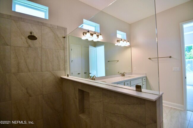Building Photo - 538 Vista Lake Cir