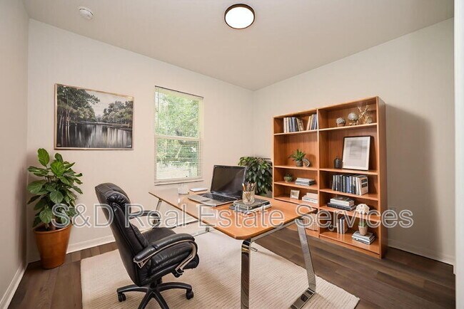 Building Photo - 1013 N Brunnell Pkwy