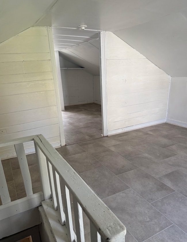 Building Photo - 4 bed 1 bath