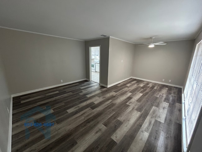 Building Photo - 817 Caver St