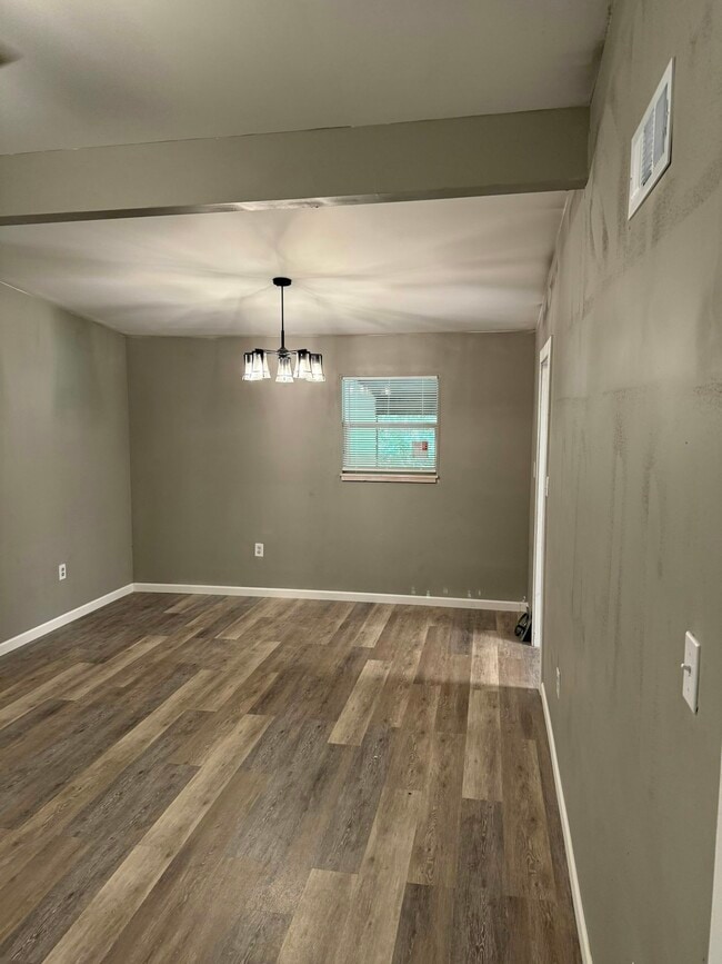 Building Photo - 1063 Capri Cir