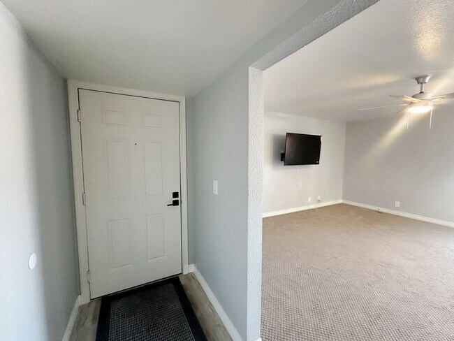 Building Photo - 5080 Indian River Dr