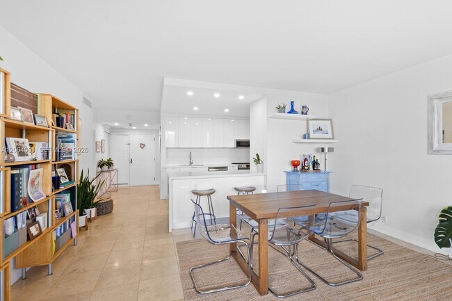 Building Photo - 161 Crandon Blvd