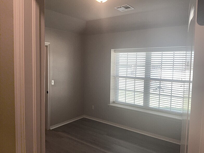 Building Photo - 14537 S Urbana Ct