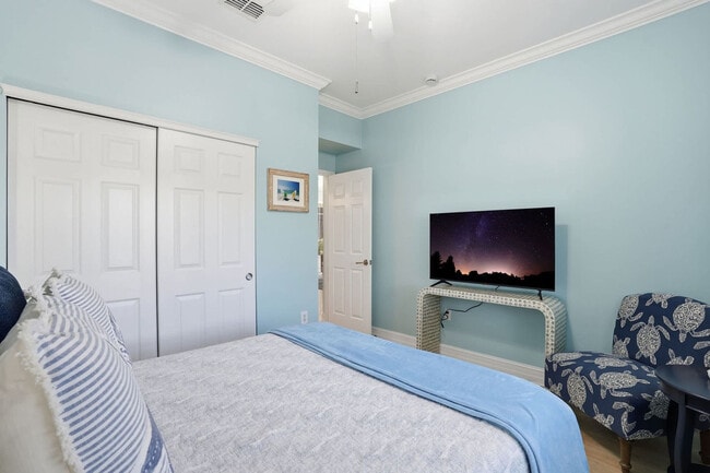 Building Photo - 3011 Pine Tree Dr