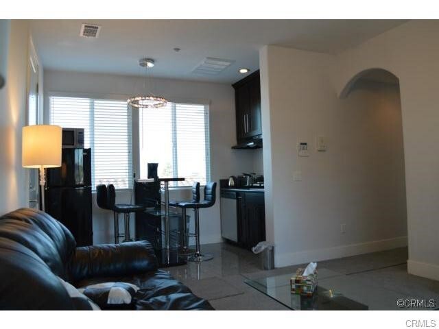 Building Photo - 408 Avenida Santa Barbara