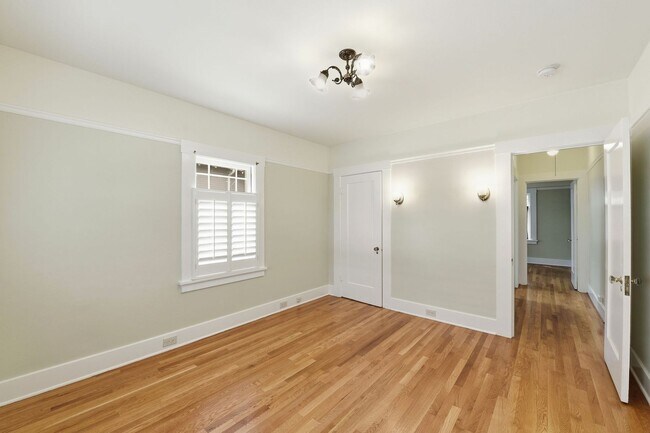 Building Photo - Cottage Style Home