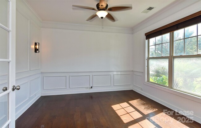 Building Photo - 549 Daventry Ct