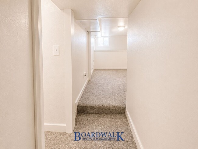 Building Photo - Beautiful 4 Bed 2 Bath SLC home!