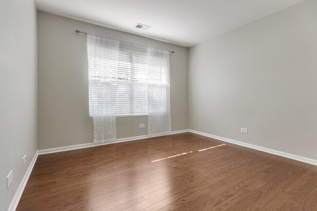 Building Photo - 609 Esla Ct