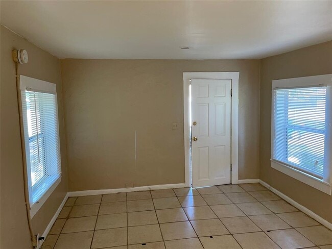 Building Photo - 2010 28th Ave N