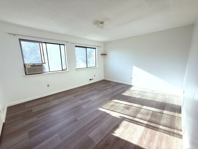 Building Photo - 9 Jewett St