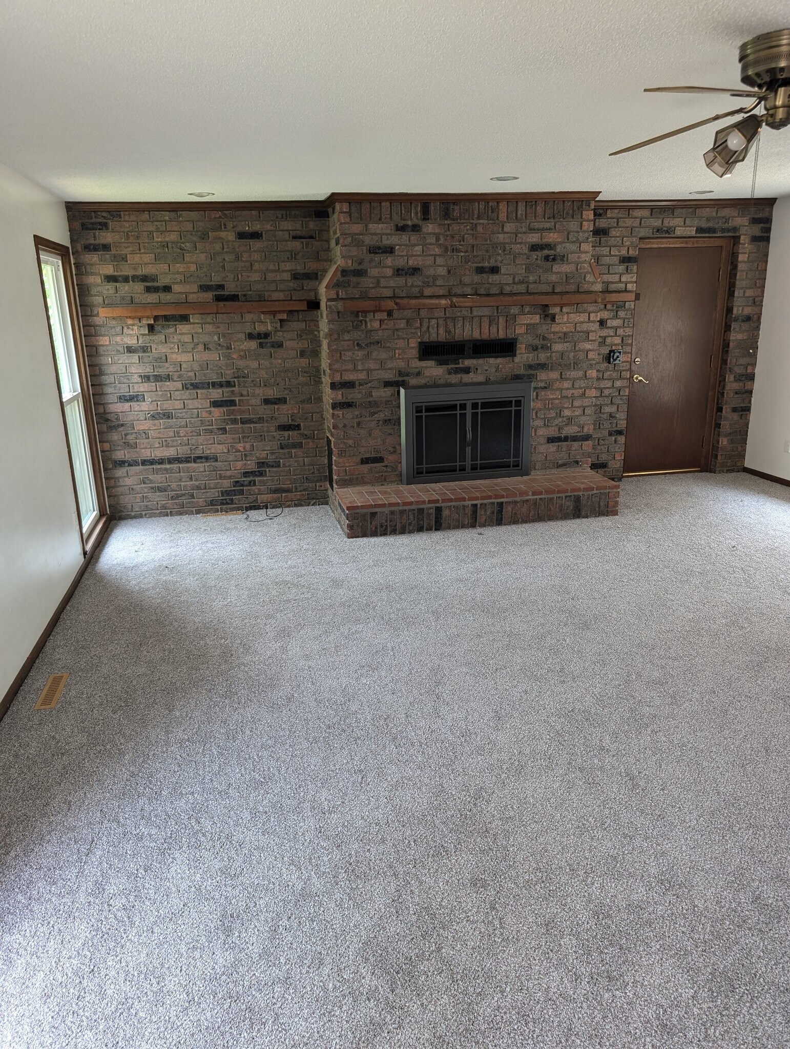 Building Photo - 430 N Persimmon Dr