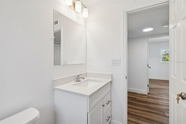 Building Photo - 14919 N Bayshore Dr