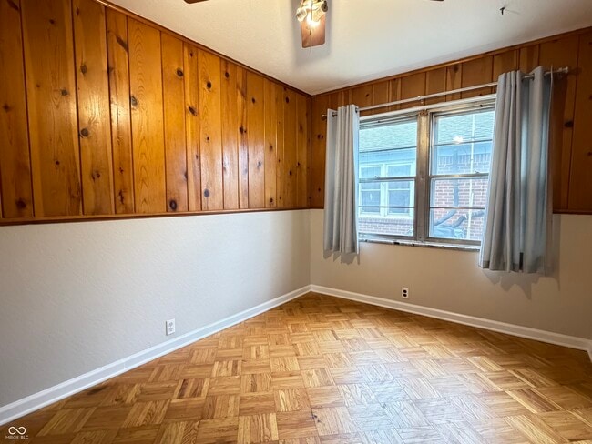 Building Photo - 5430 E 11th St