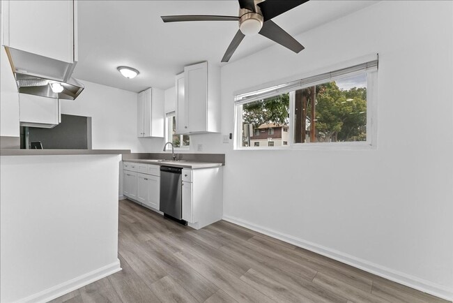 Building Photo - 511 S Verdugo Rd